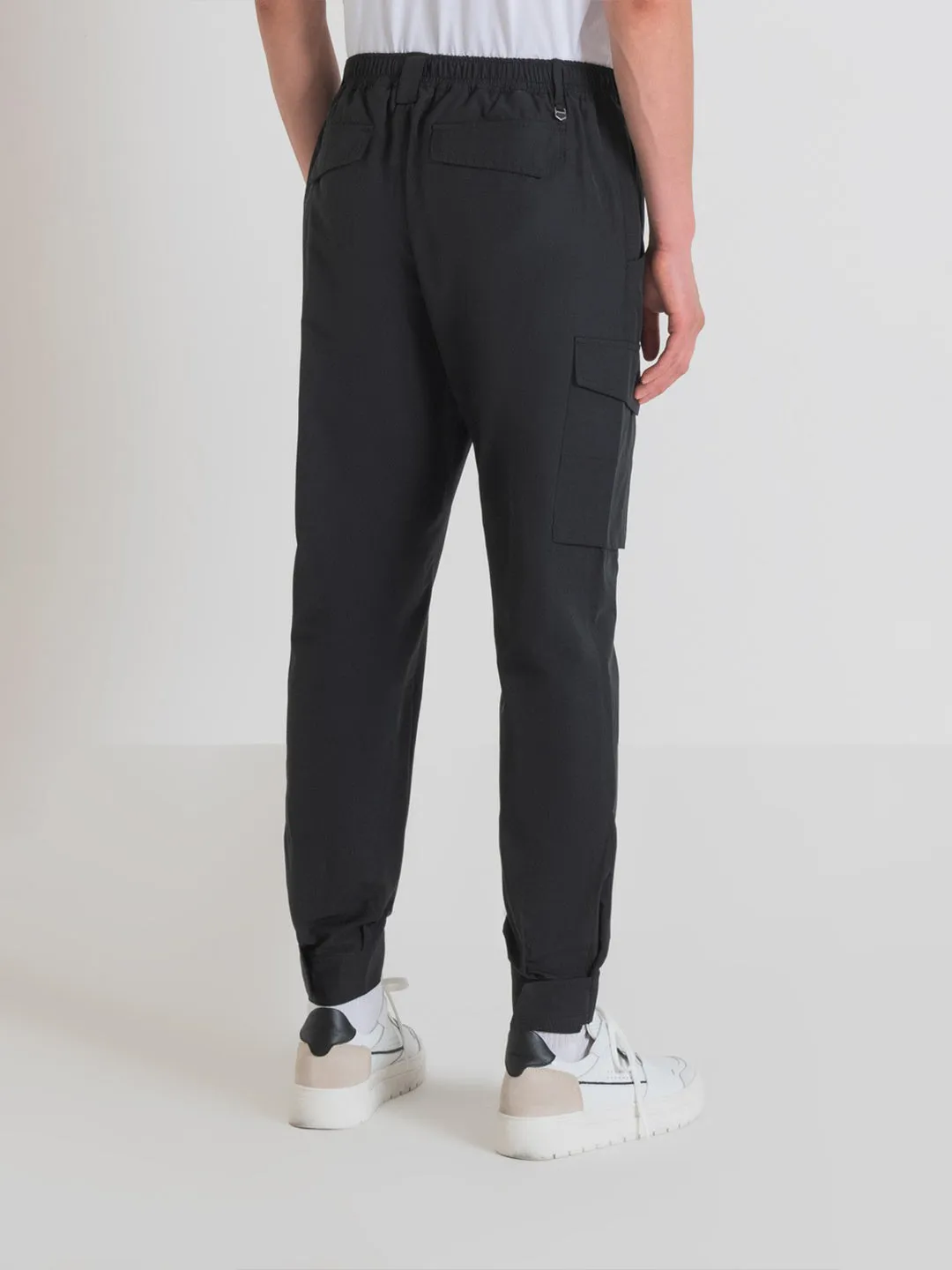 Antony Morato Men Black Solid Mid-Rise Regular Fit Joggers Trouser